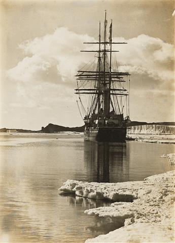 HERBERT PONTING (1870-1935) A group of 29 photographs documenting the Terra Nova Expedition. 1910-11.